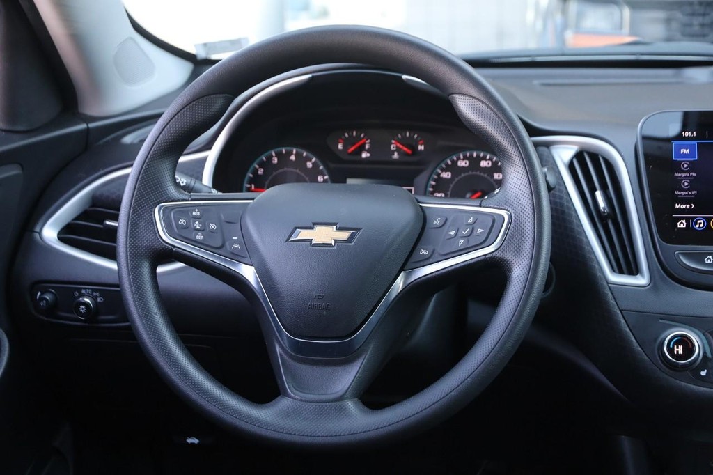 Chevrolet Malibu Vehicle Image 22