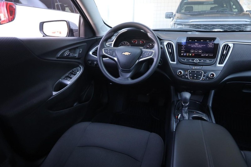 Chevrolet Malibu Vehicle Image 21