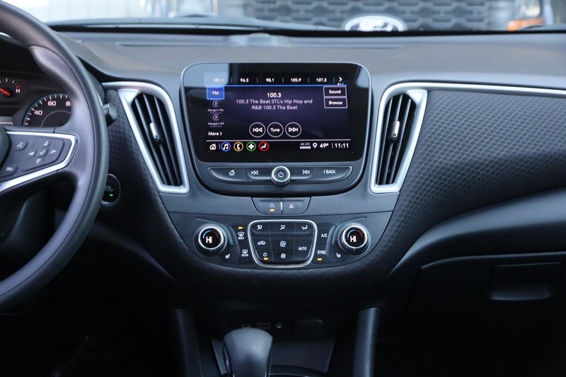 Chevrolet Malibu Vehicle Image 23