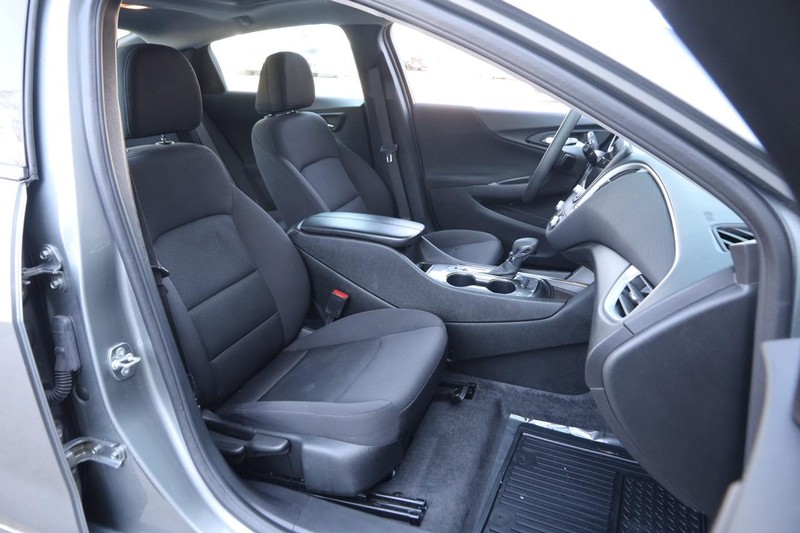 Chevrolet Malibu Vehicle Image 25
