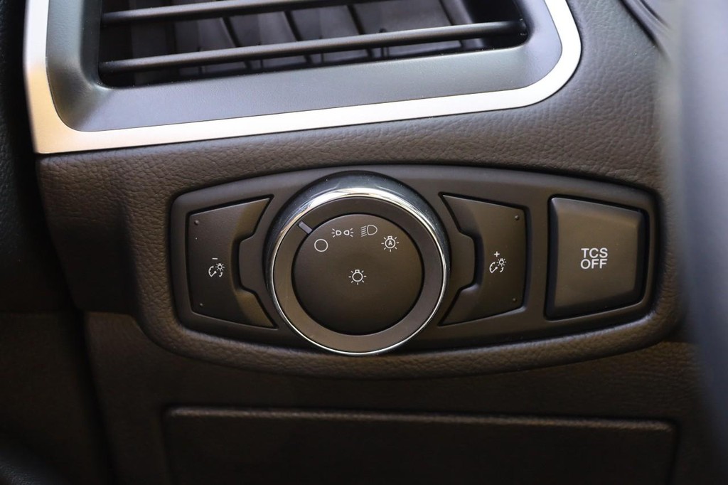 Ford Edge Vehicle Image 15