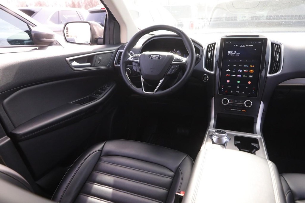 Ford Edge Vehicle Image 17