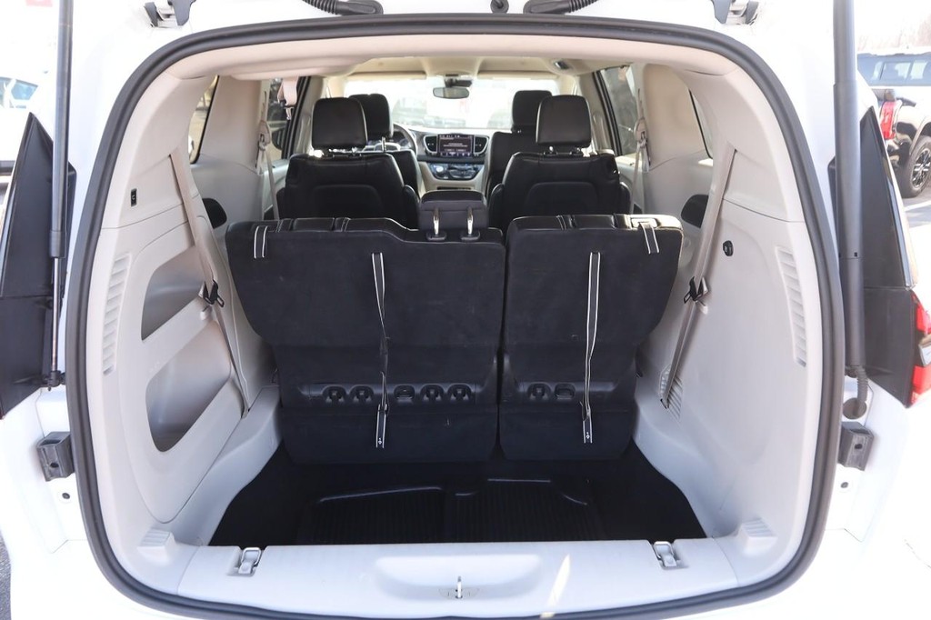 Chrysler Pacifica Vehicle Image 07