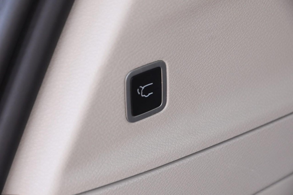 Chrysler Pacifica Vehicle Image 08