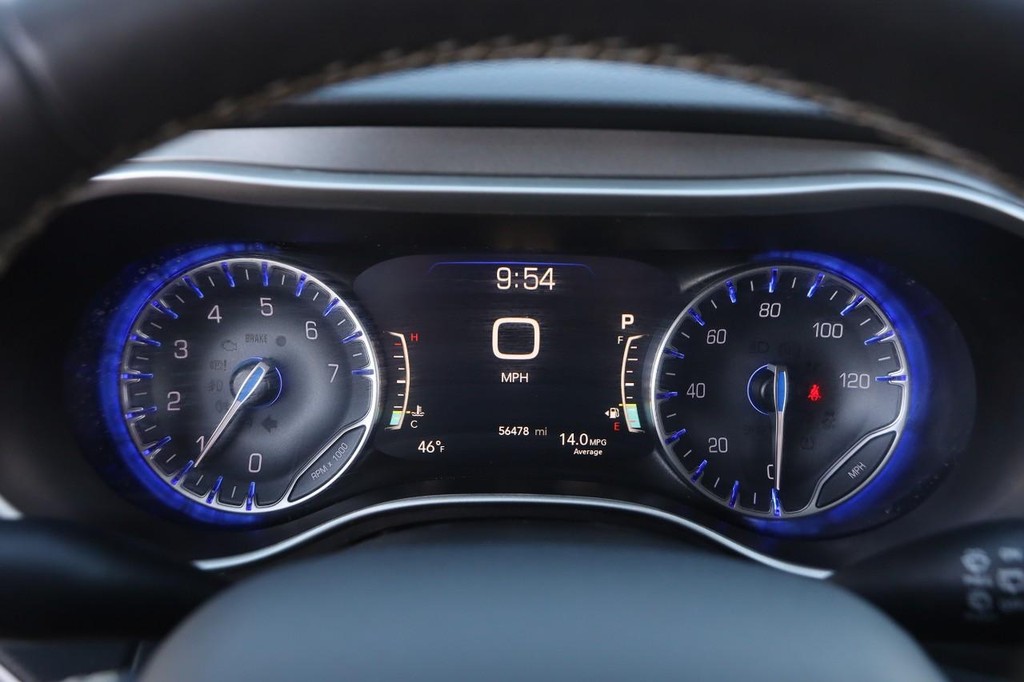 Chrysler Pacifica Vehicle Image 15