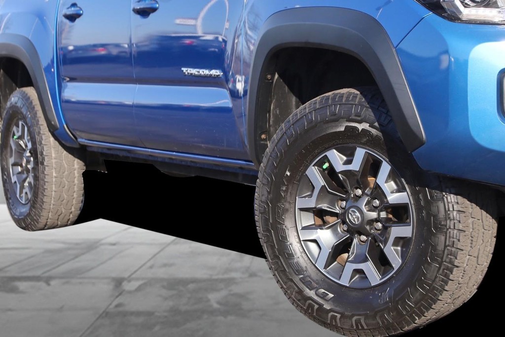 Toyota Tacoma Vehicle Image 03