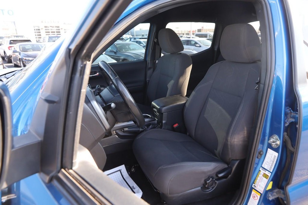 Toyota Tacoma Vehicle Image 08