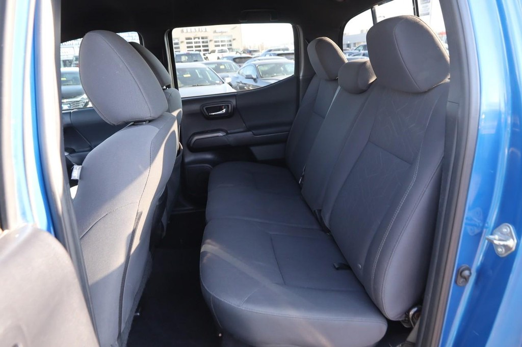 Toyota Tacoma Vehicle Image 09