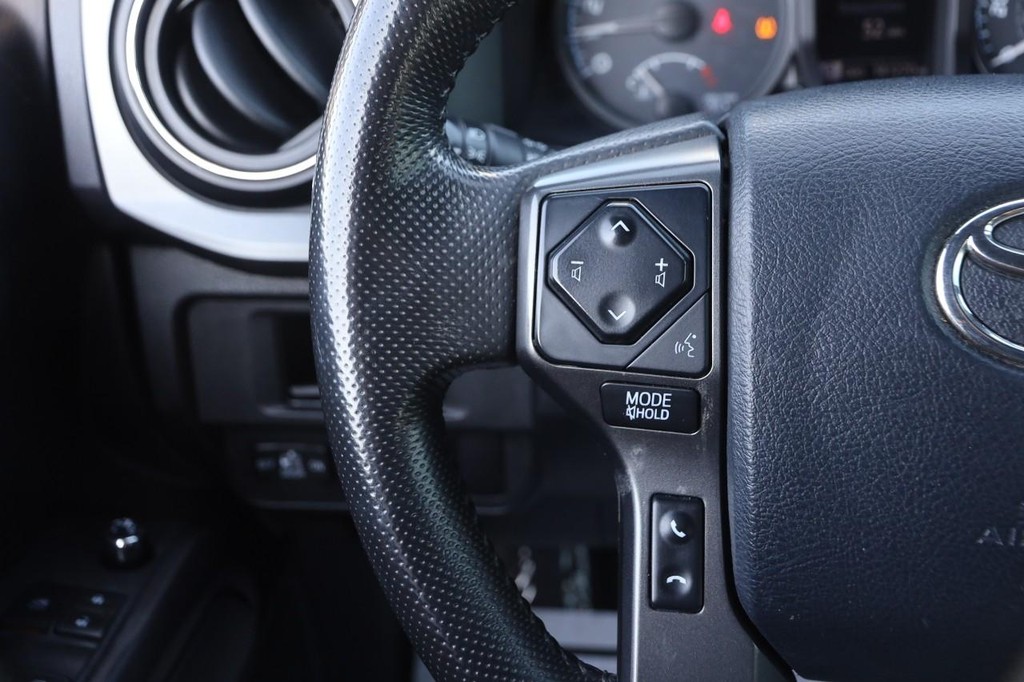Toyota Tacoma Vehicle Image 11