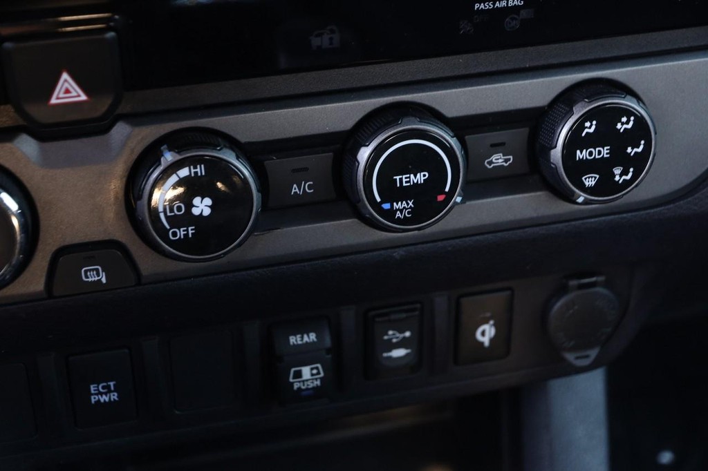 Toyota Tacoma Vehicle Image 17