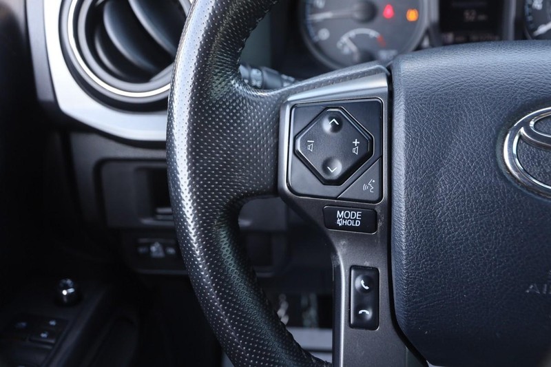 Toyota Tacoma Vehicle Image 11