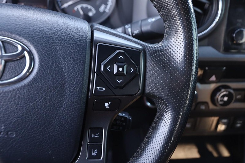 Toyota Tacoma Vehicle Image 12