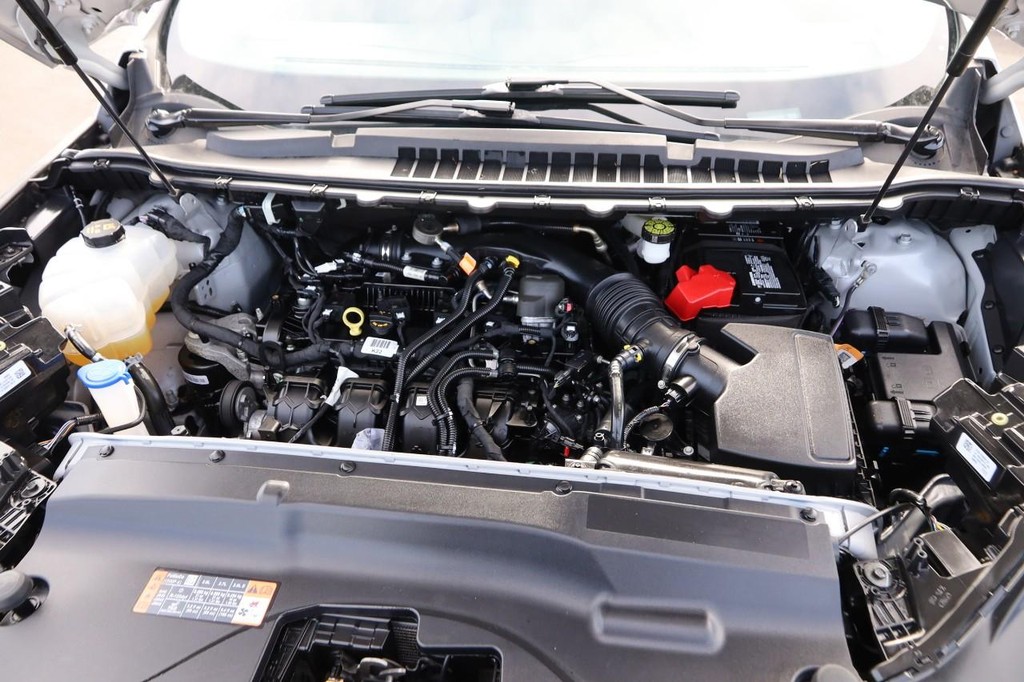 Ford Edge Vehicle Image 24