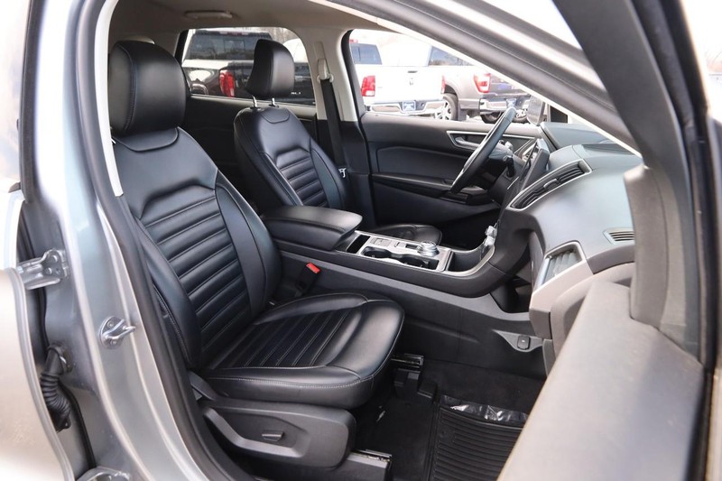 Ford Edge Vehicle Image 24