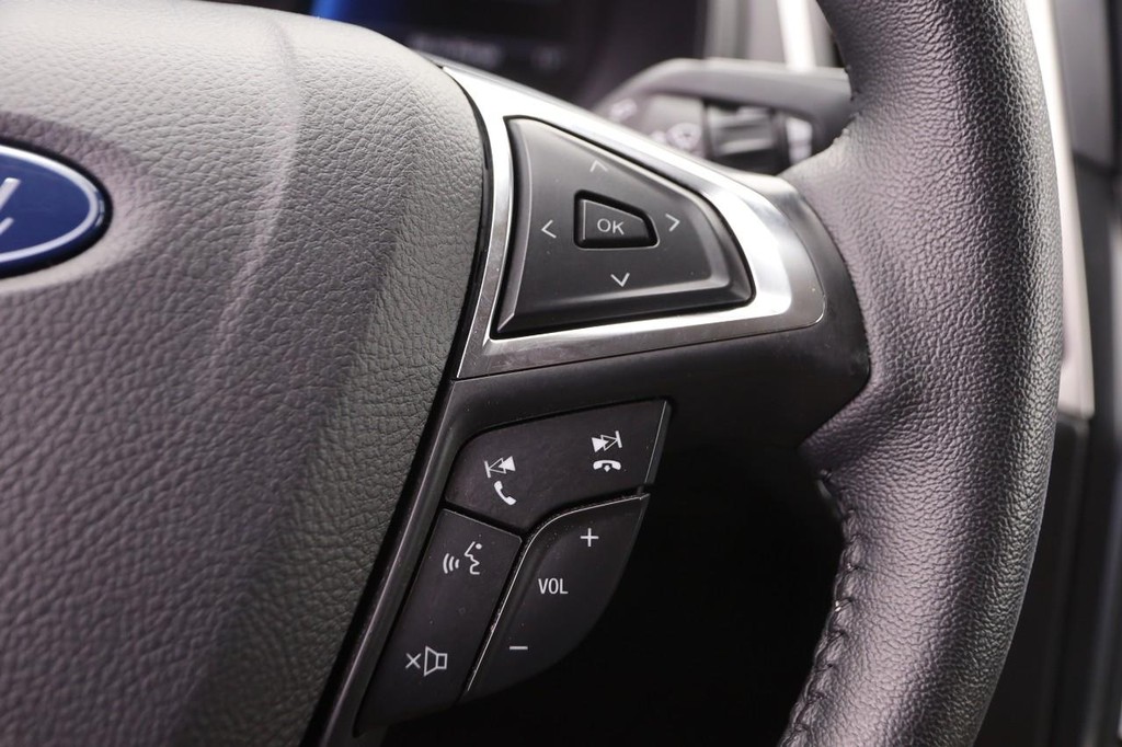 Ford Edge Vehicle Image 12