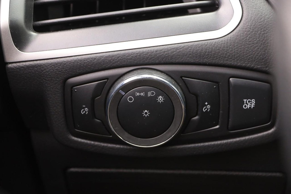 Ford Edge Vehicle Image 18