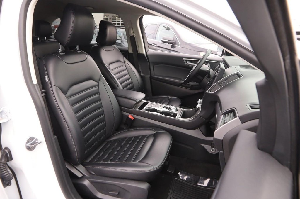 Ford Edge Vehicle Image 24