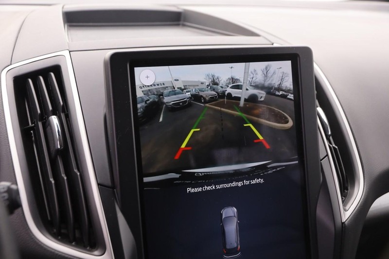 Ford Edge Vehicle Image 16