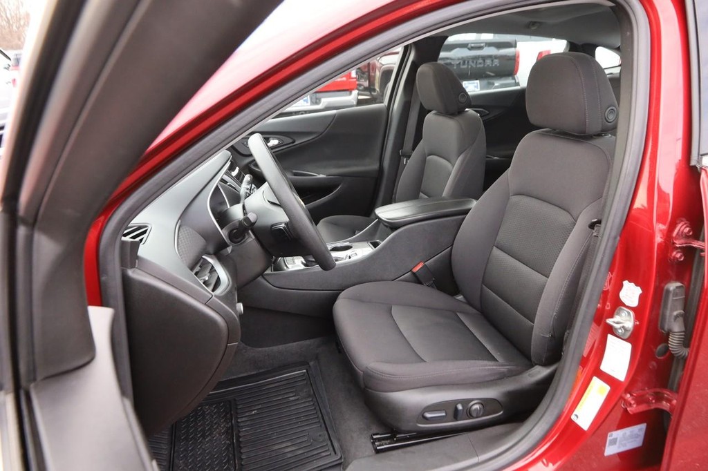 Chevrolet Malibu Vehicle Image 09