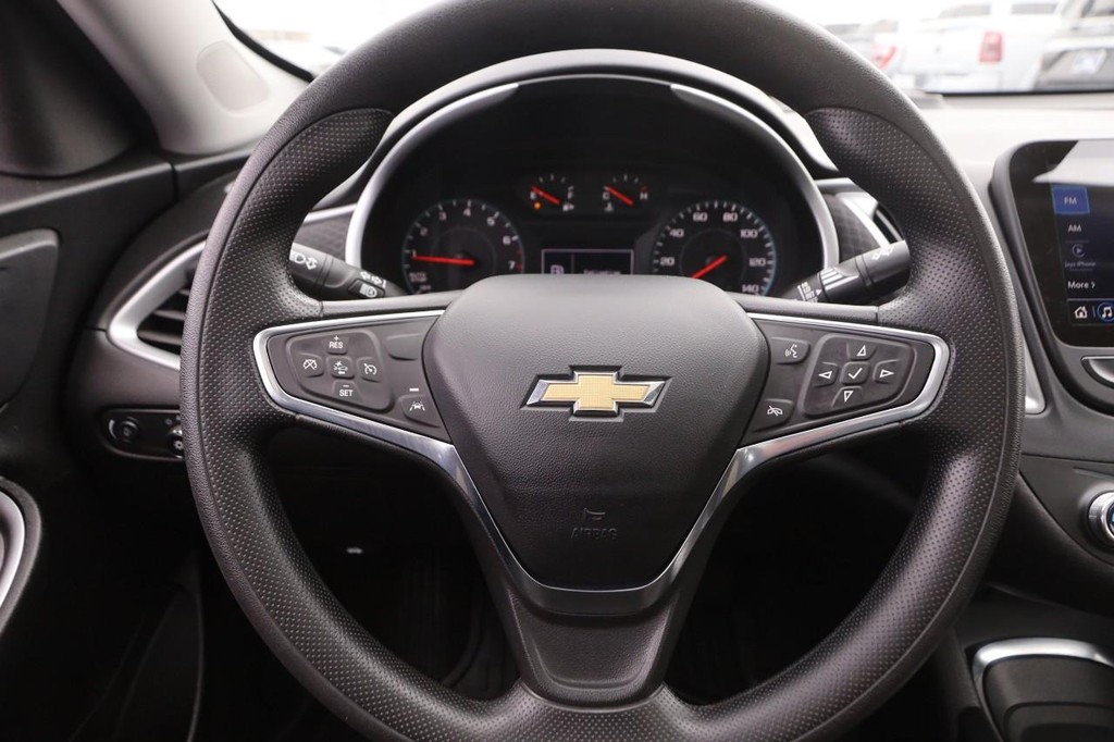 Chevrolet Malibu Vehicle Image 11