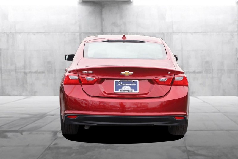 Chevrolet Malibu Vehicle Image 06