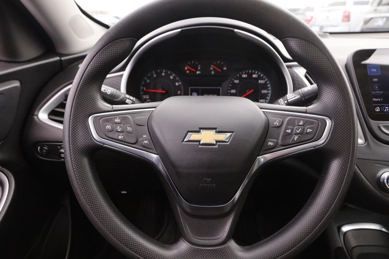 Chevrolet Malibu Vehicle Image 11