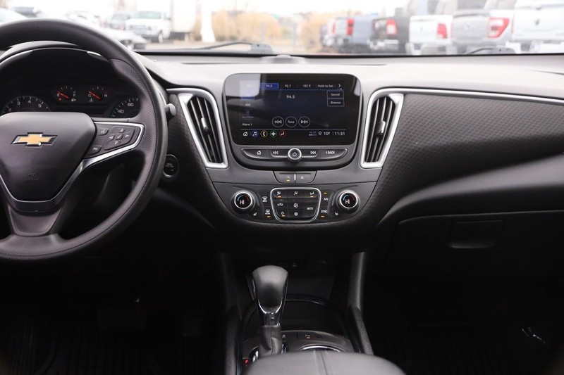 Chevrolet Malibu Vehicle Image 23