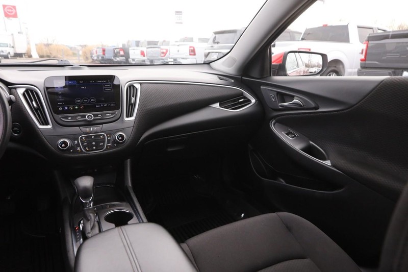 Chevrolet Malibu Vehicle Image 24