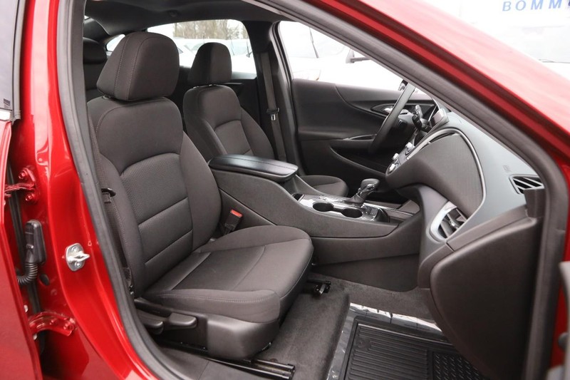 Chevrolet Malibu Vehicle Image 25