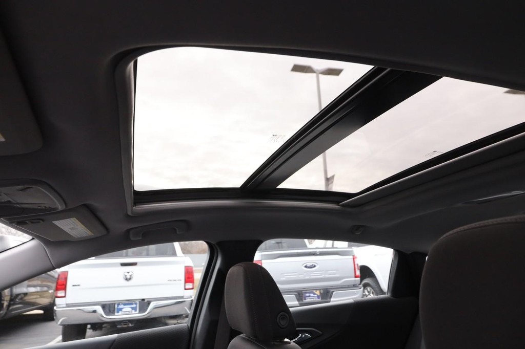 Chevrolet Malibu Vehicle Image 08