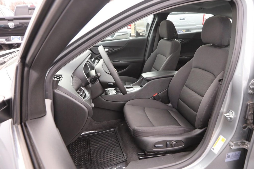 Chevrolet Malibu Vehicle Image 09