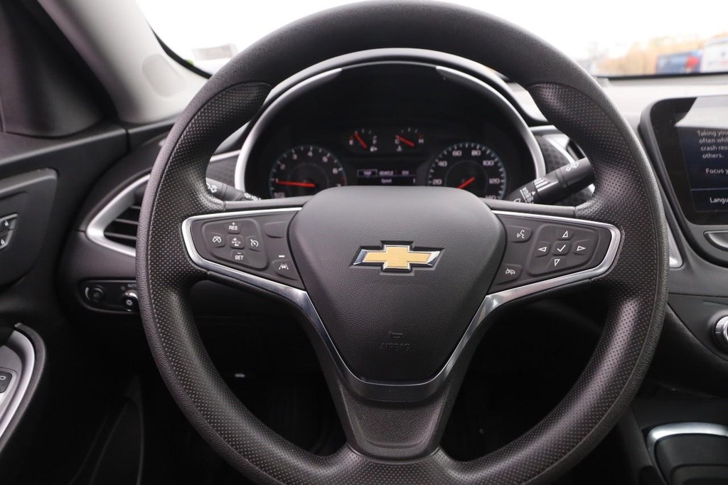 Chevrolet Malibu Vehicle Image 11