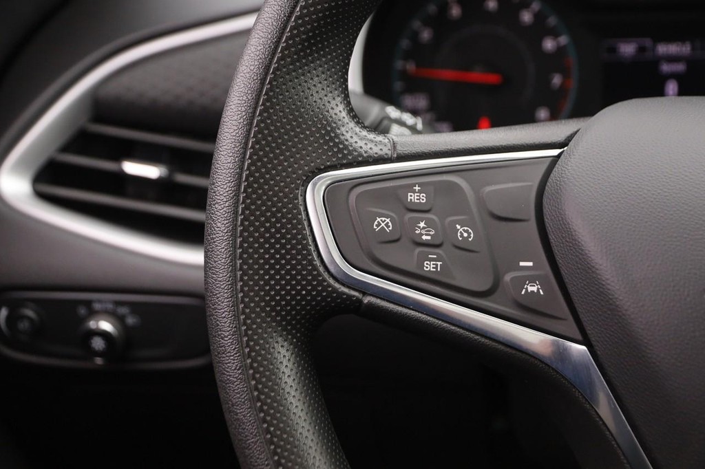 Chevrolet Malibu Vehicle Image 12