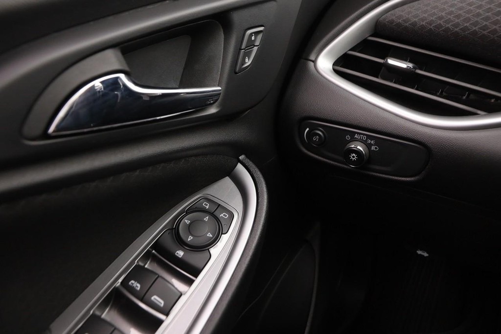 Chevrolet Malibu Vehicle Image 18