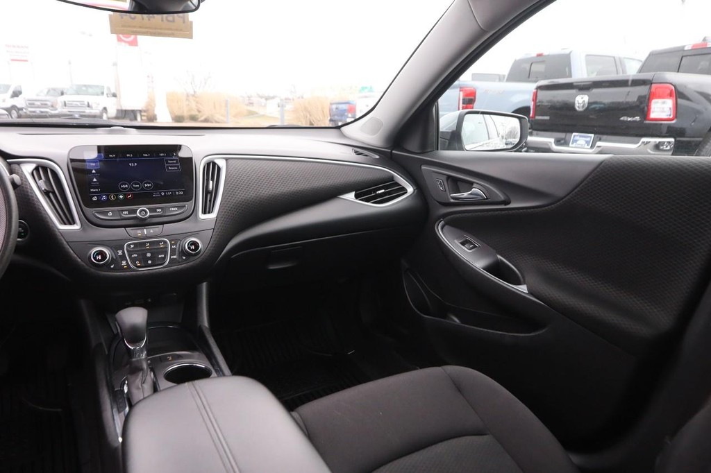 Chevrolet Malibu Vehicle Image 23