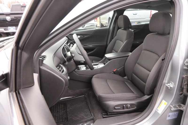 Chevrolet Malibu Vehicle Image 09