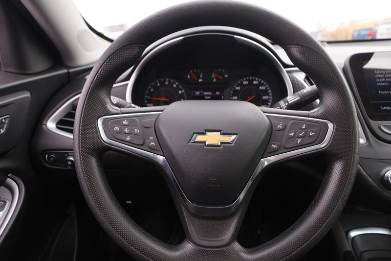 Chevrolet Malibu Vehicle Image 11