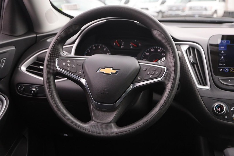 Chevrolet Malibu Vehicle Image 21