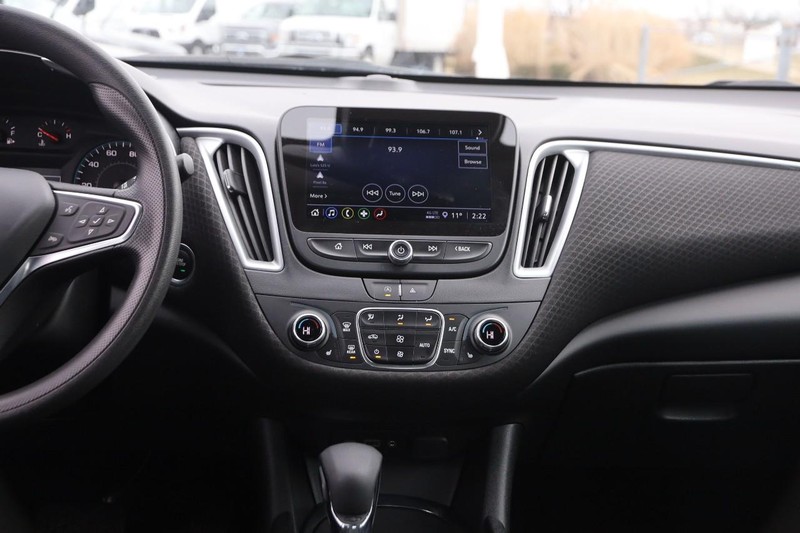 Chevrolet Malibu Vehicle Image 22