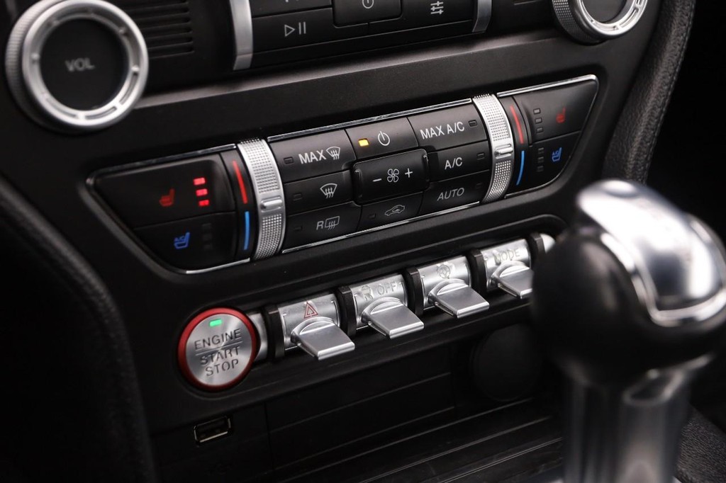 Ford Mustang Vehicle Image 17