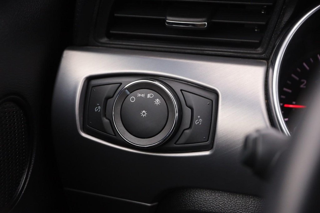 Ford Mustang Vehicle Image 18