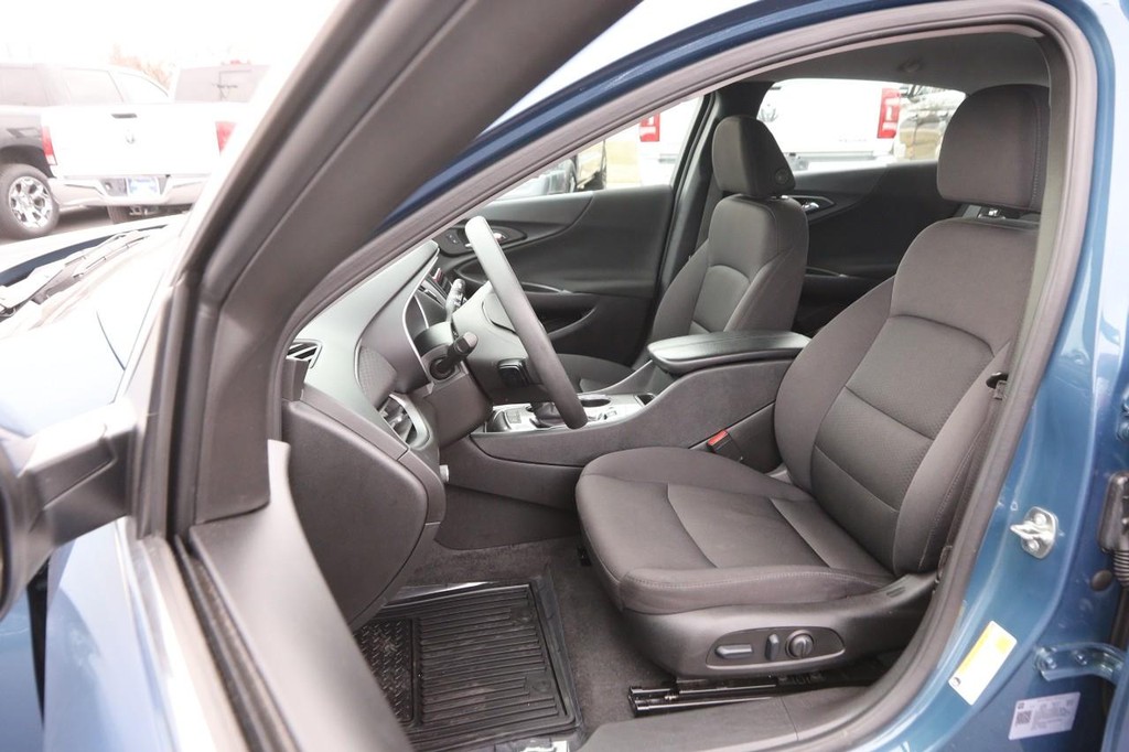 Chevrolet Malibu Vehicle Image 08