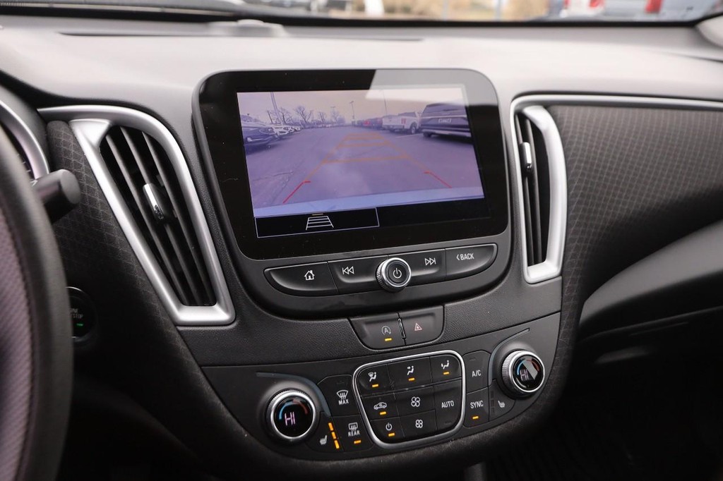 Chevrolet Malibu Vehicle Image 16