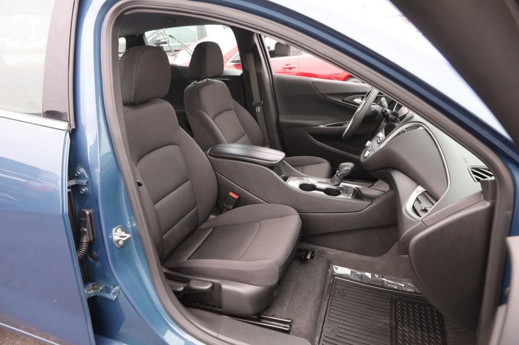 Chevrolet Malibu Vehicle Image 25