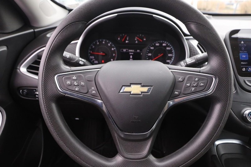 Chevrolet Malibu Vehicle Image 10