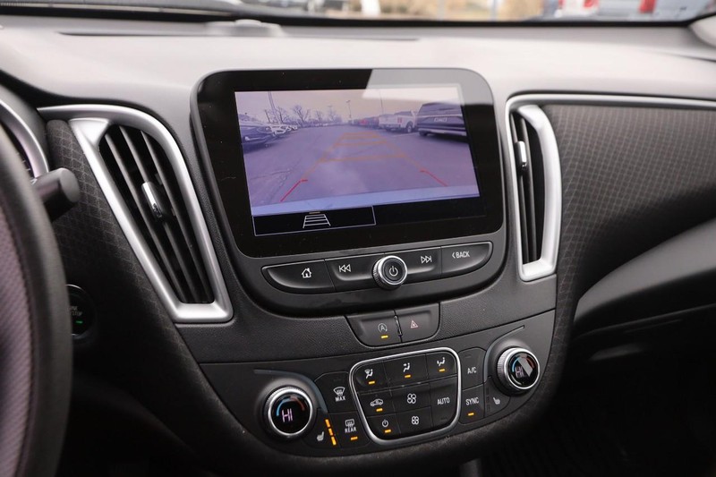 Chevrolet Malibu Vehicle Image 16