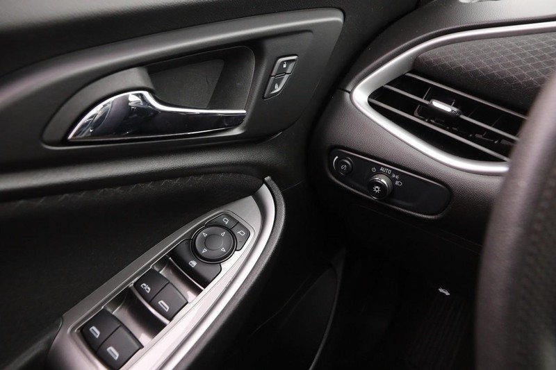 Chevrolet Malibu Vehicle Image 19