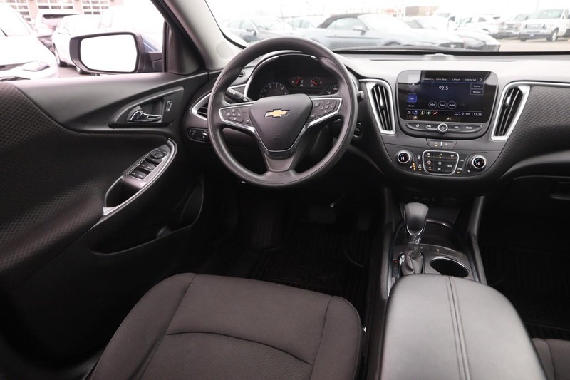 Chevrolet Malibu Vehicle Image 21