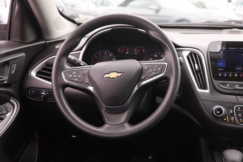 Chevrolet Malibu Vehicle Image 22