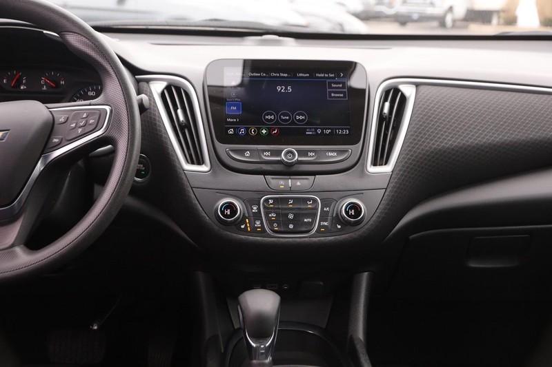 Chevrolet Malibu Vehicle Image 23